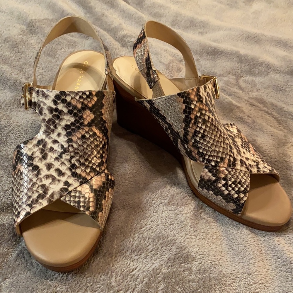 Nwot Cole Haan Philomina Python Open Toe Wedges - image 3